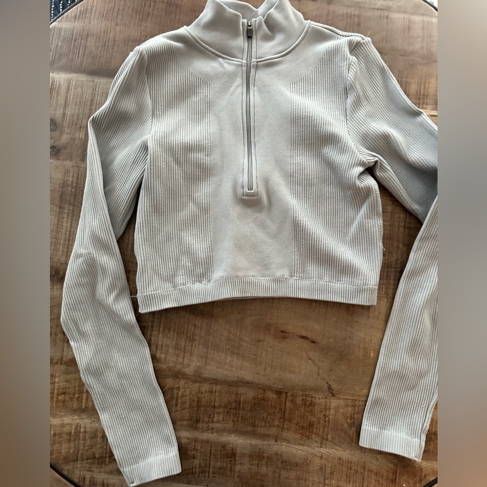 No Boundies Gray Ribbed Long Sleeve Crop Top